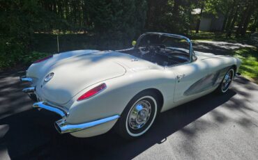 Corvette-fuellie-1960-white-17