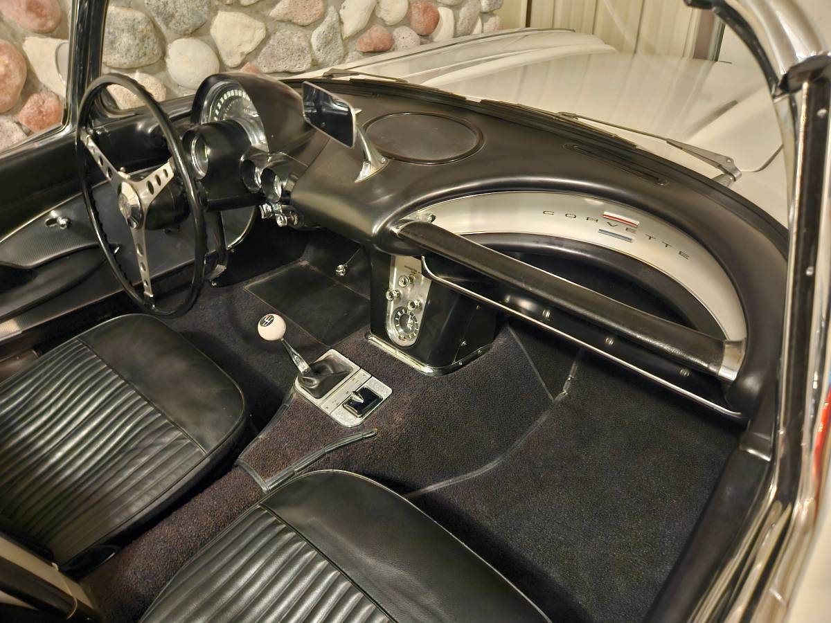 Corvette-fuellie-1960-white-4