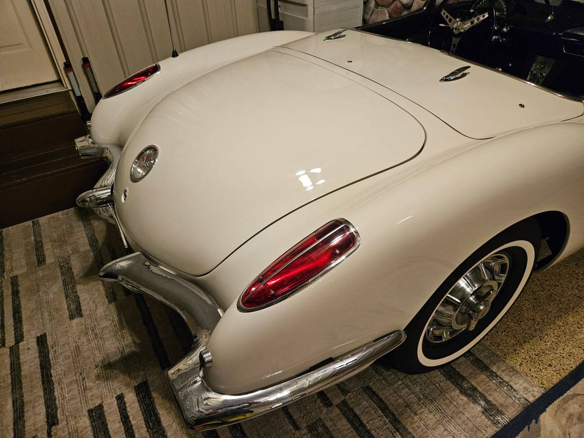 Corvette-fuellie-1960-white-5