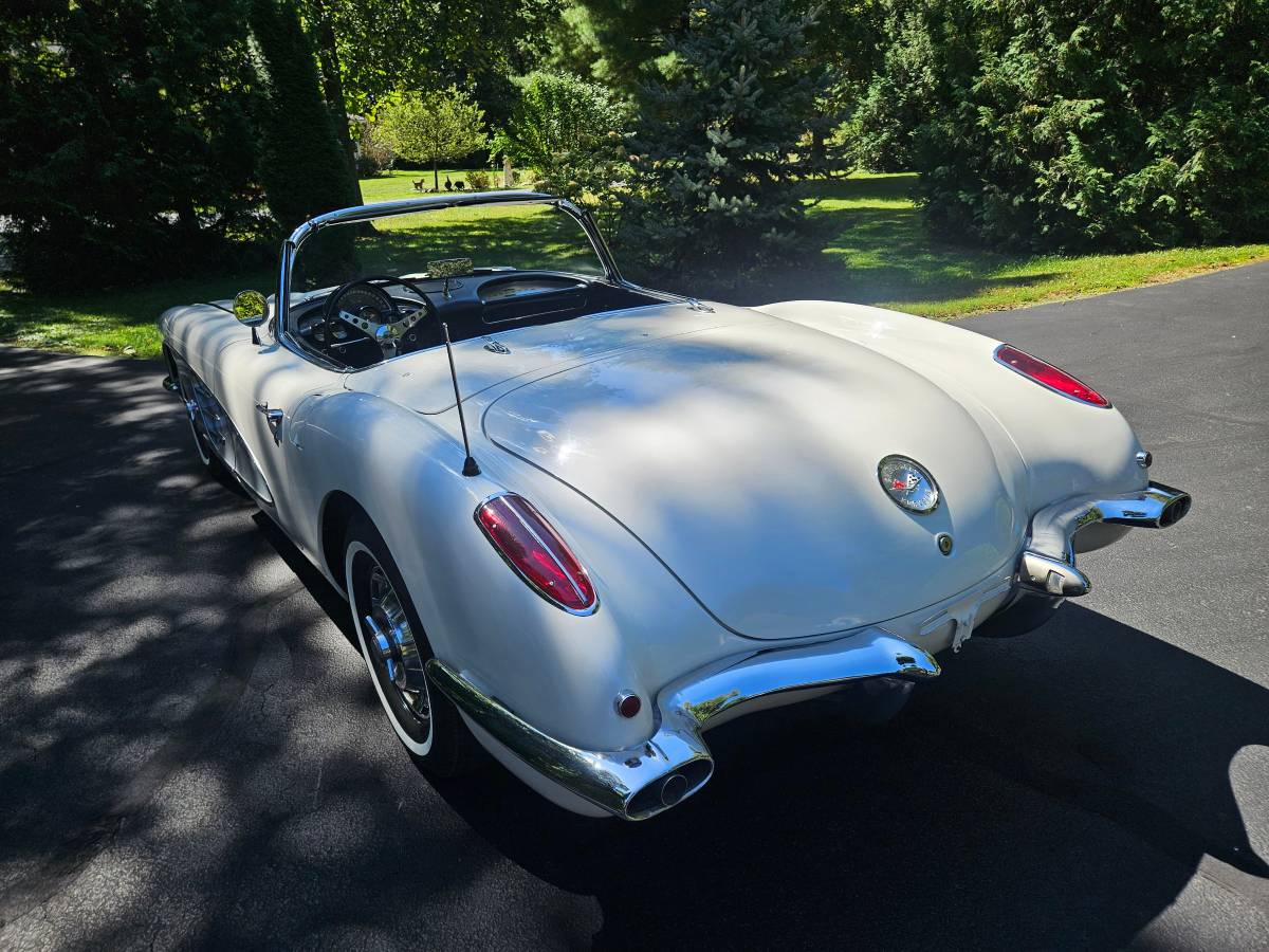Corvette-fuellie-1960-white
