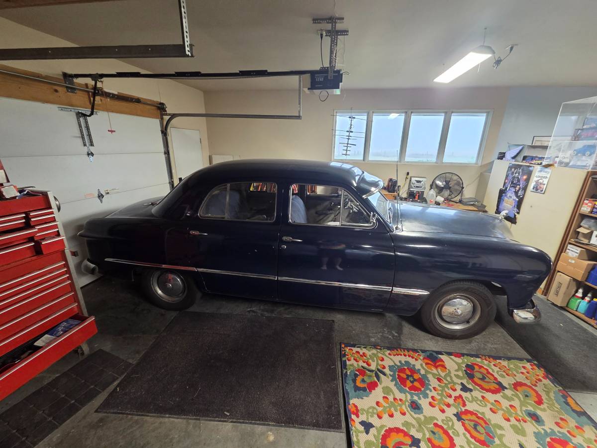 Custom-fordor-sedan-shoebox-1949-blue-14