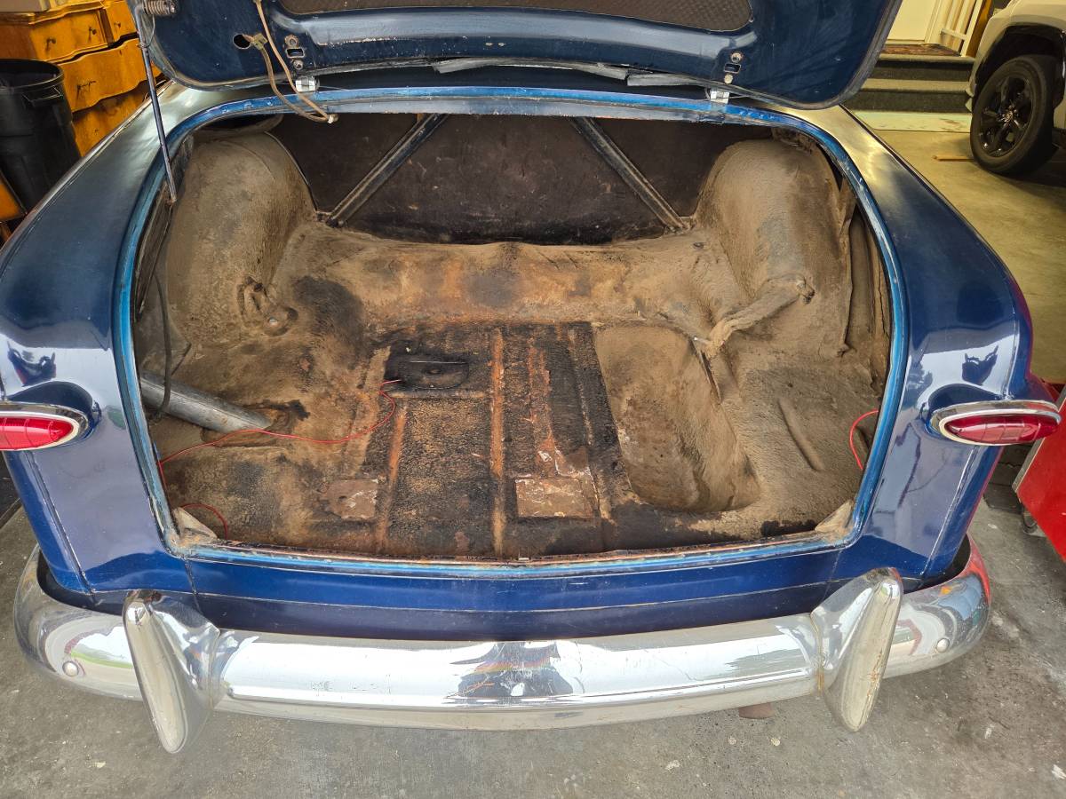 Custom-fordor-sedan-shoebox-1949-blue-6
