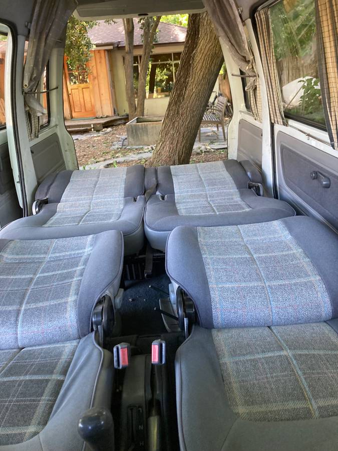 Daihatsu-1990-white-17