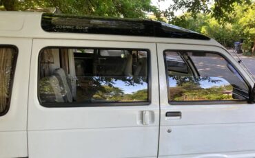 Daihatsu-1990-white-21