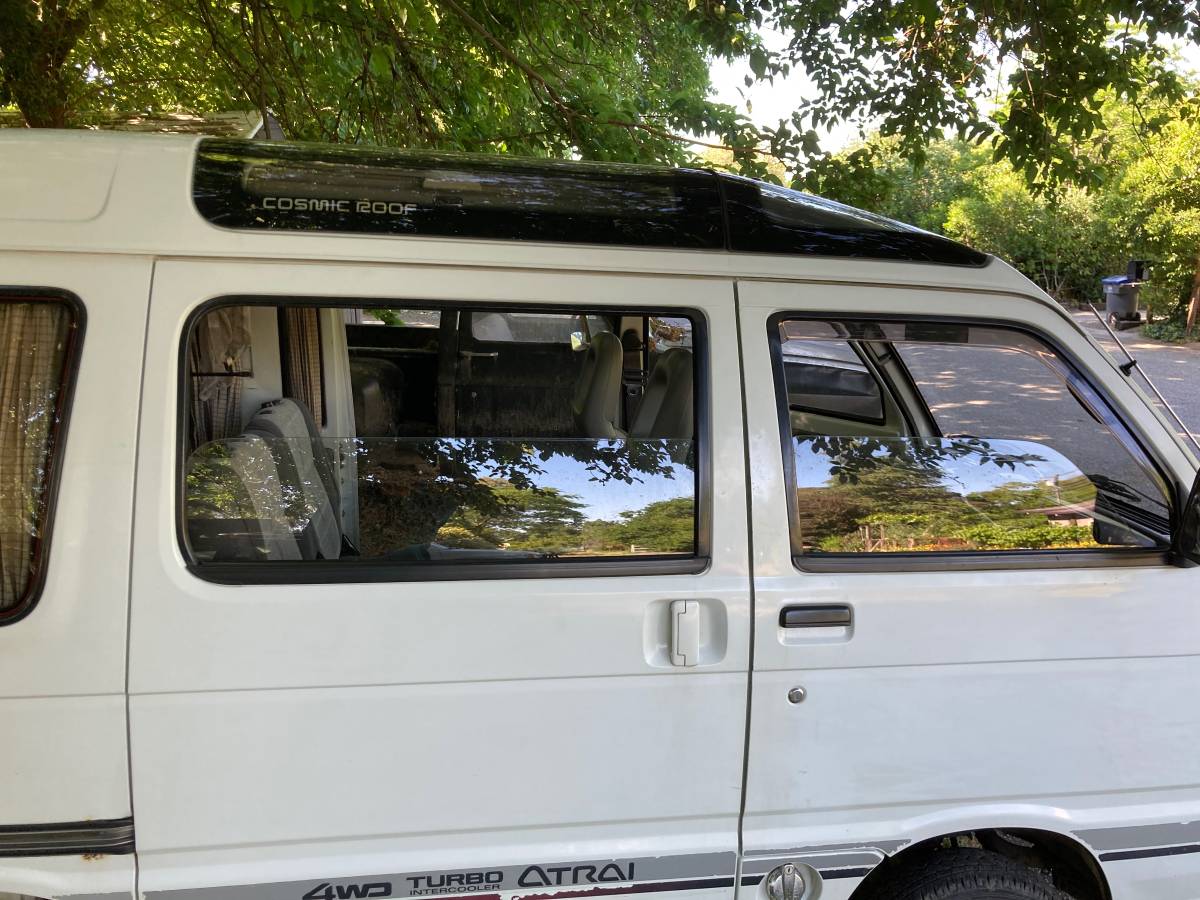 Daihatsu-1990-white-21