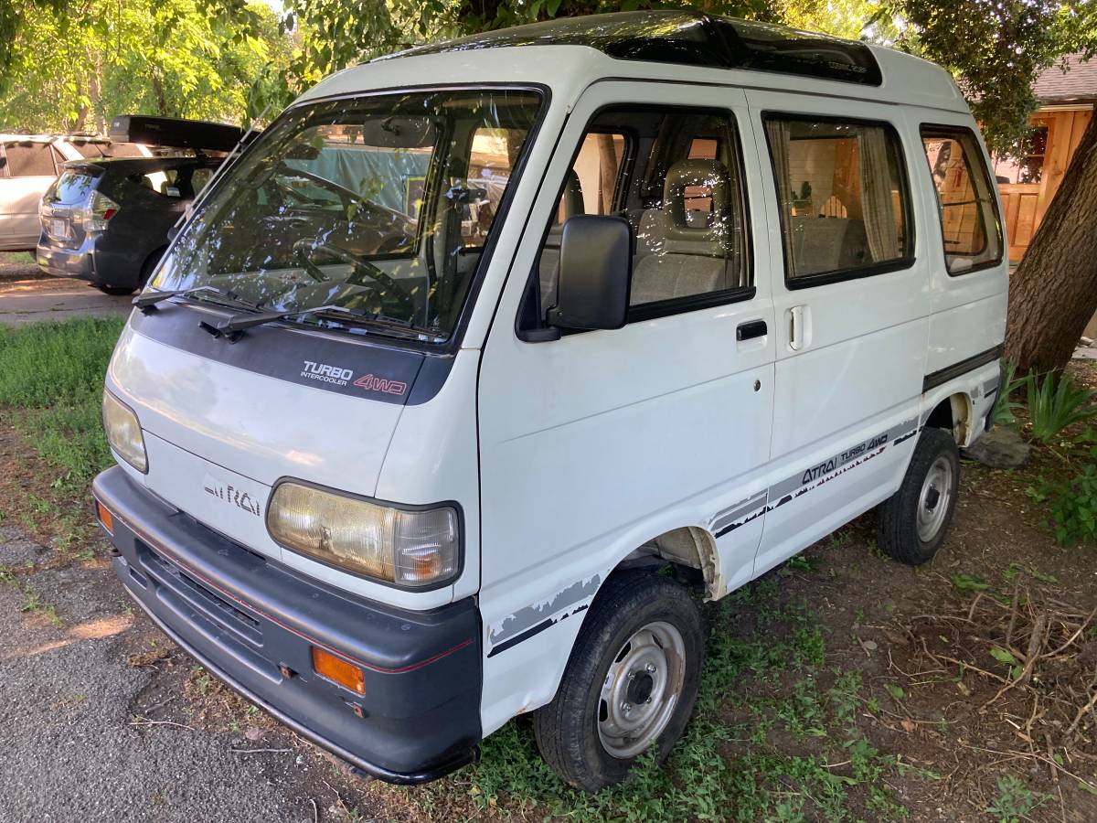 Daihatsu-1990-white-5