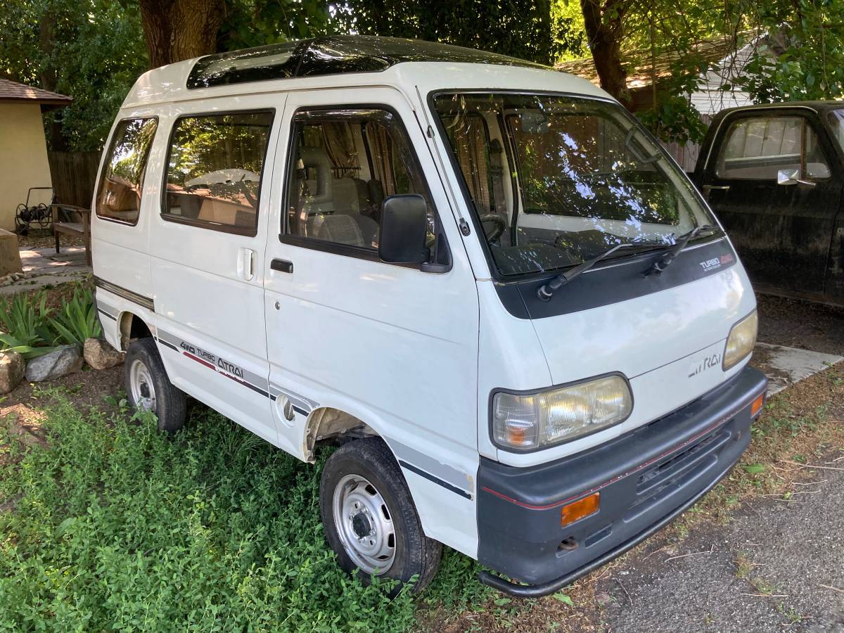 Daihatsu-1990-white