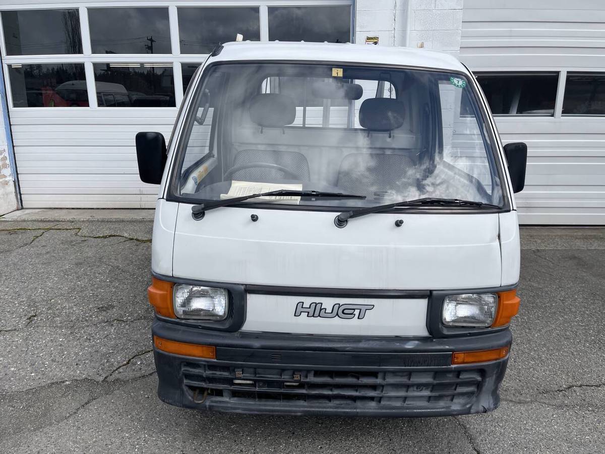 Daihatsu-hijet-1995-white-2