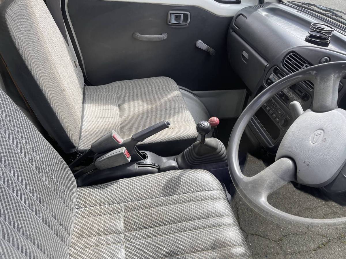 Daihatsu-hijet-1995-white-4
