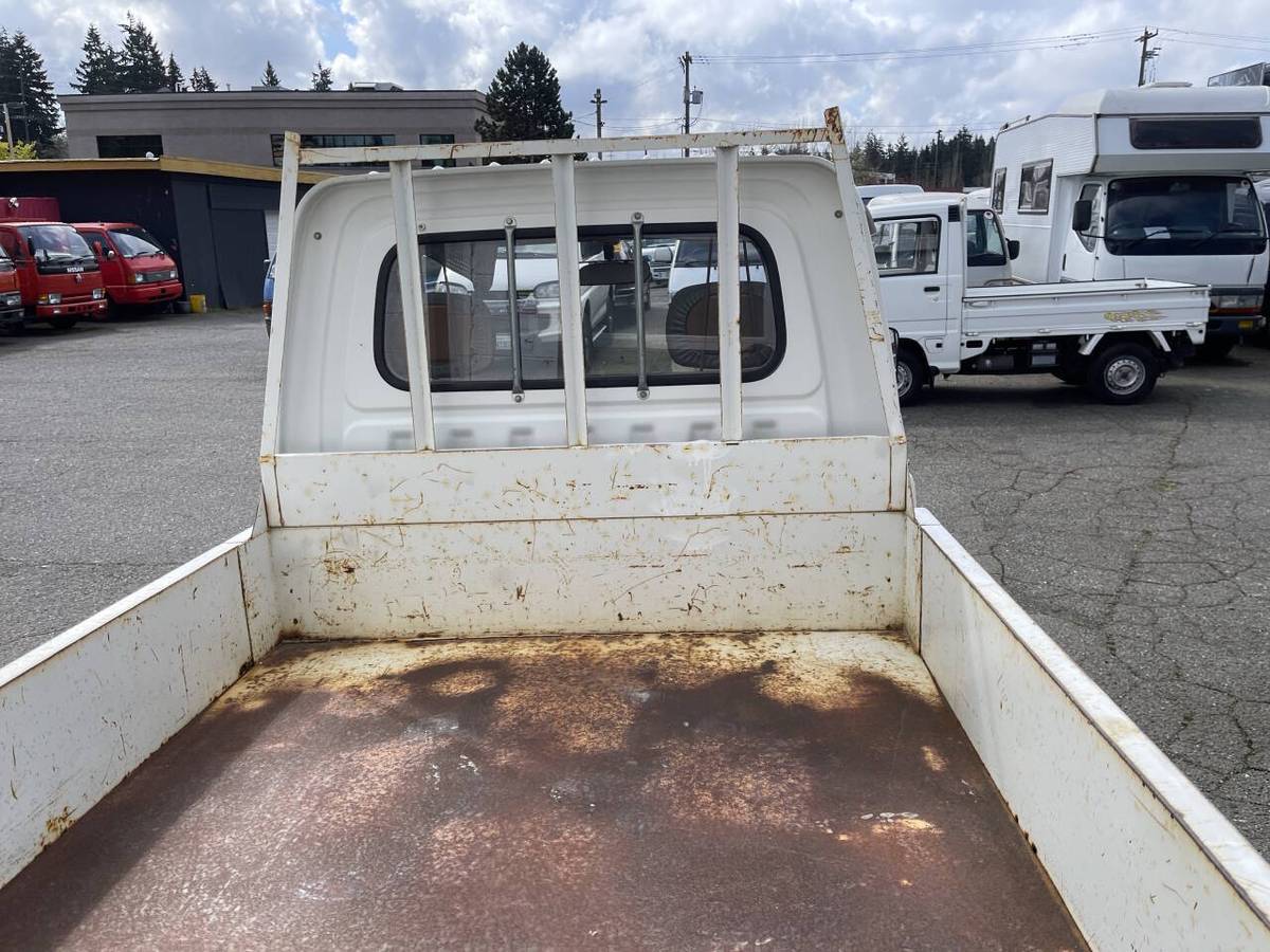 Daihatsu-hijet-1995-white-5