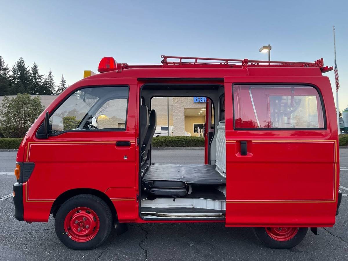 Daihatsu-hijet-mini-truck-1994-red-3