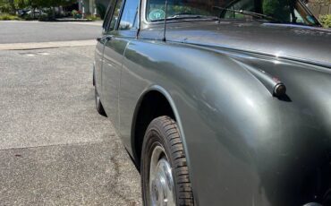 Daimler-2.5-v-8-1965-silver-1