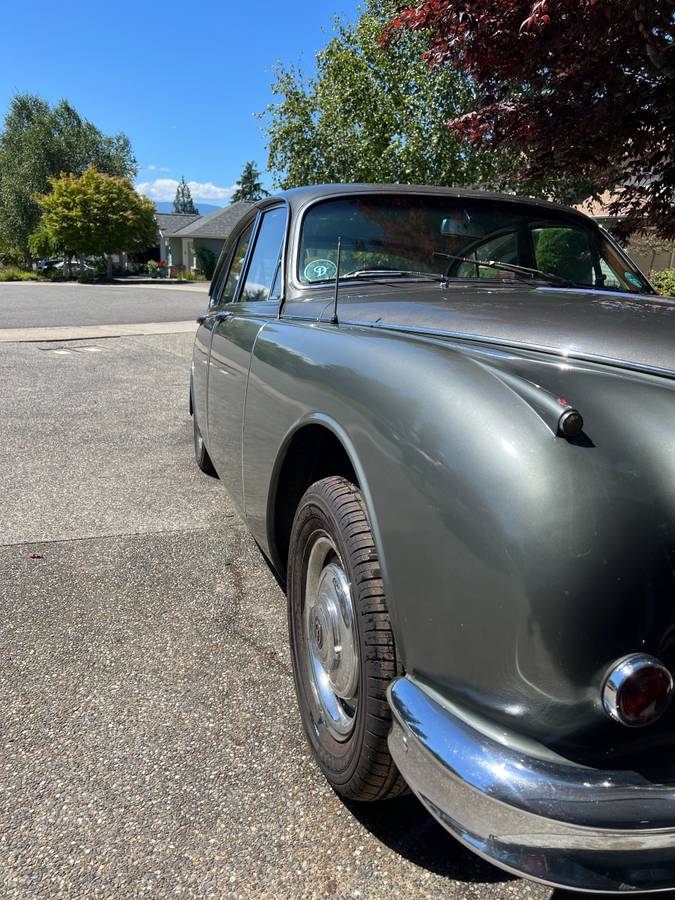 Daimler-2.5-v-8-1965-silver-1