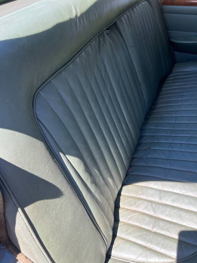 Daimler-2.5-v-8-1965-silver-11