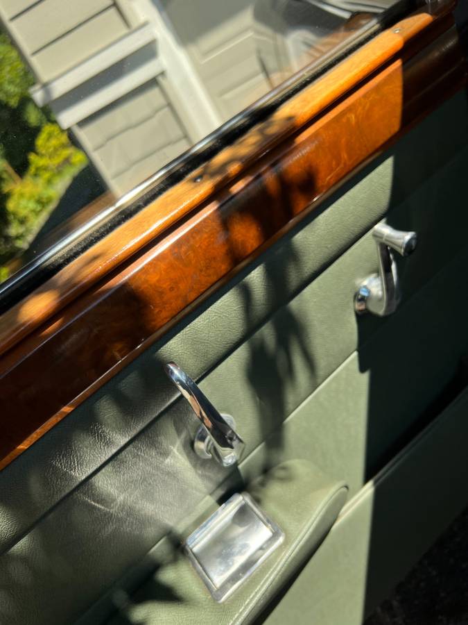 Daimler-2.5-v-8-1965-silver-16