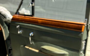 Daimler-2.5-v-8-1965-silver-17