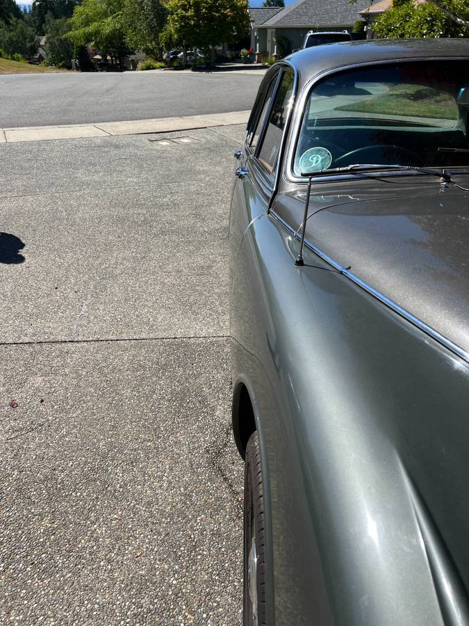 Daimler-2.5-v-8-1965-silver-18