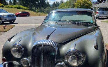 Daimler-2.5-v-8-1965-silver
