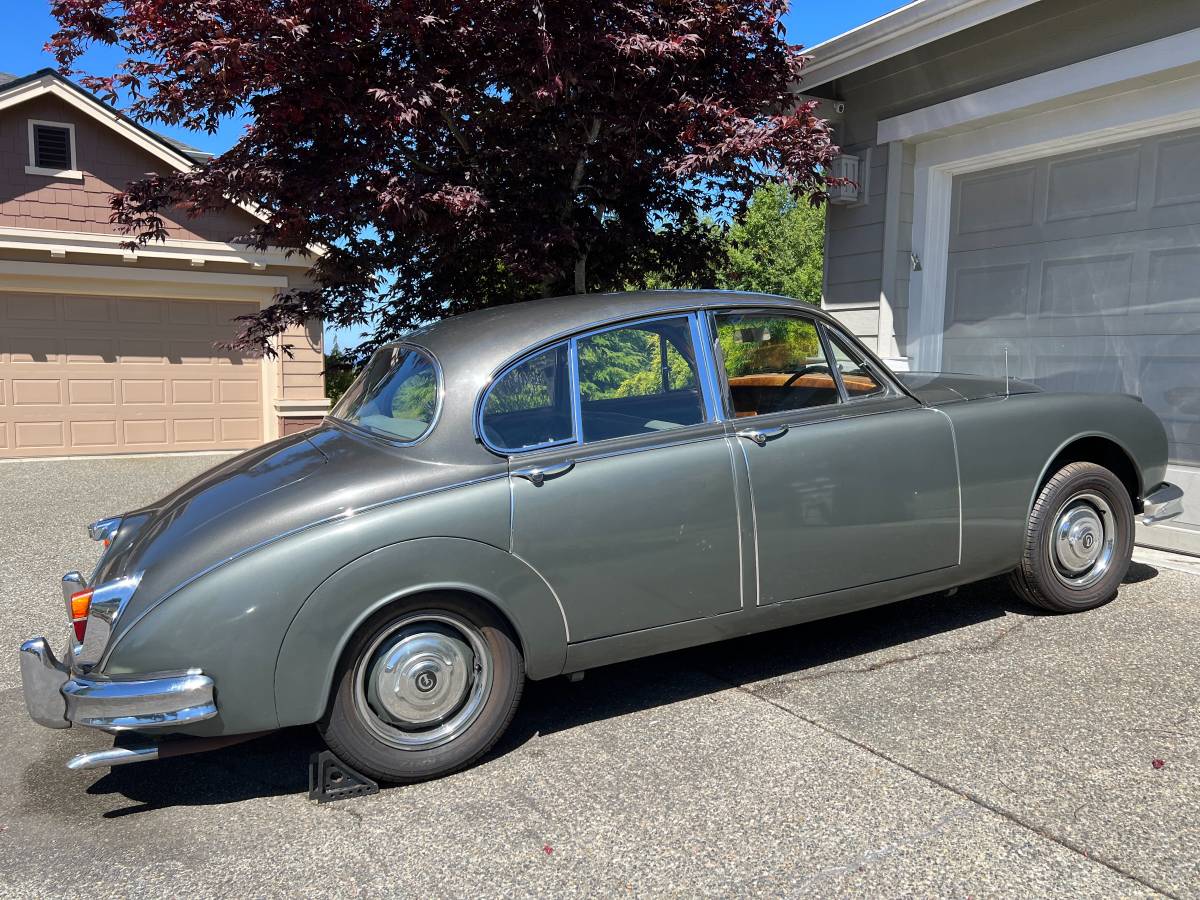 Daimler-2.5-v-8-1965-silver-4