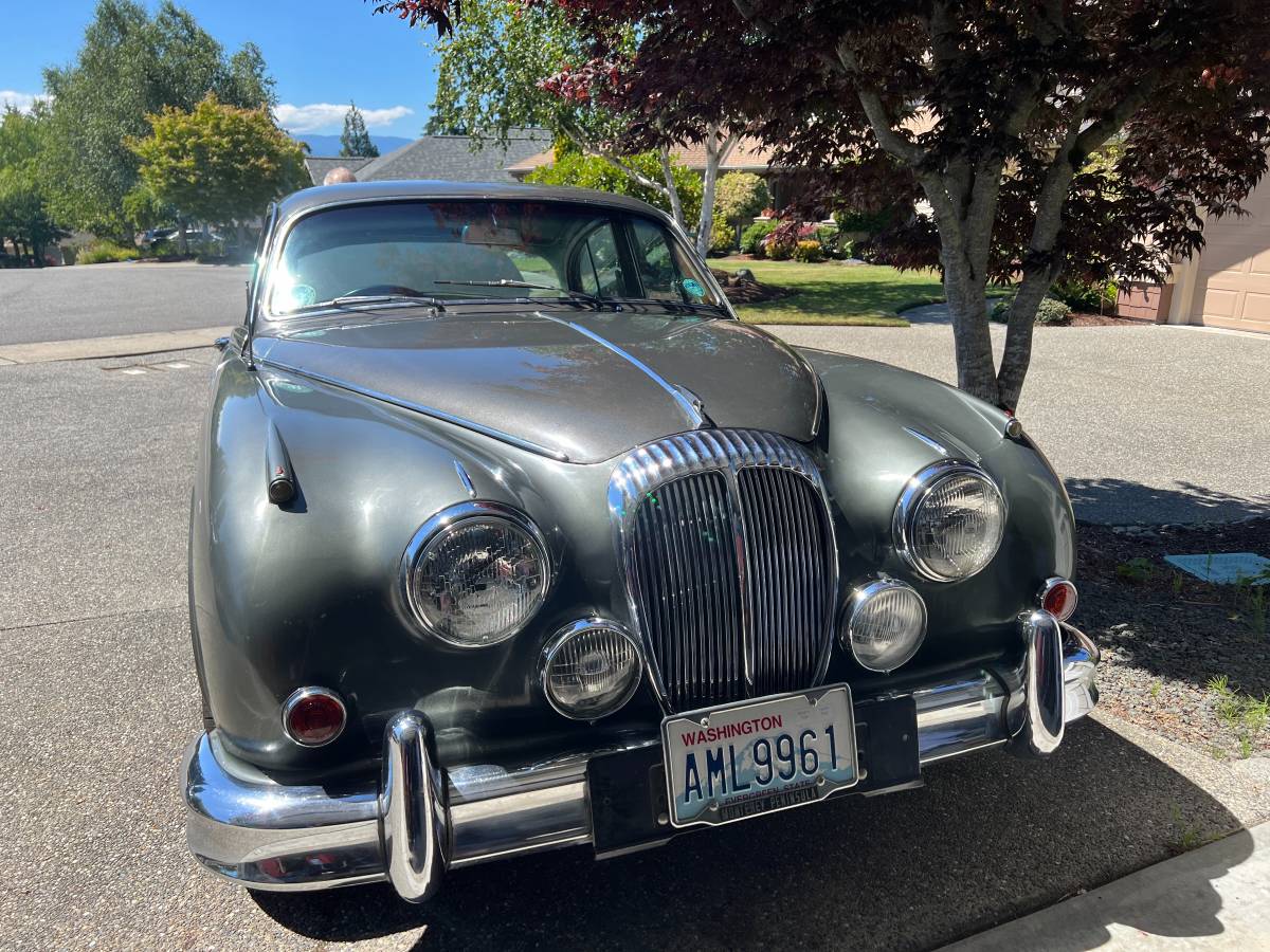 Daimler-2.5-v-8-1965-silver-5