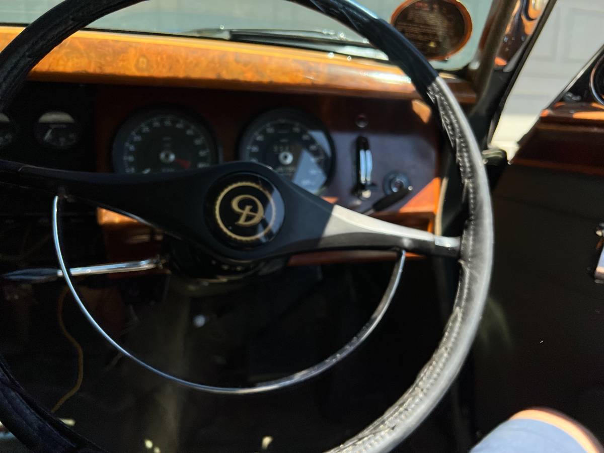 Daimler-2.5-v-8-1965-silver-6