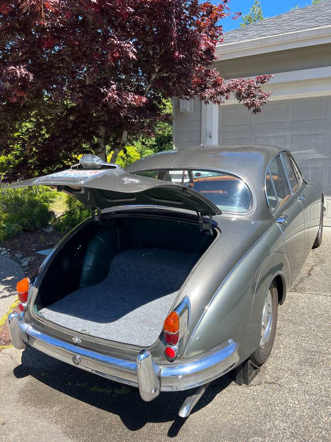 Daimler-2.5-v-8-1965-silver-7