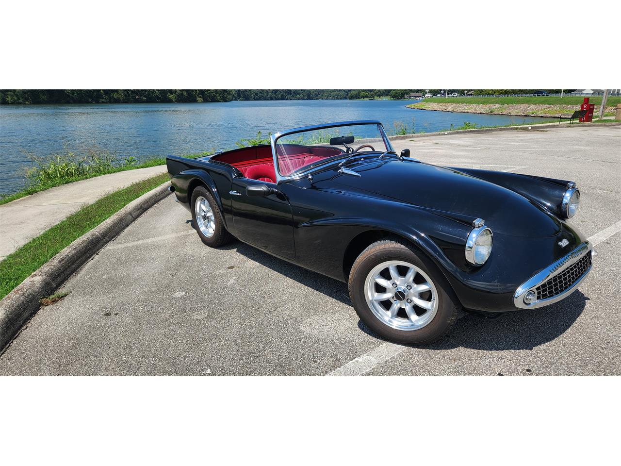 Daimler-Sp250-1963-Black-Red-2