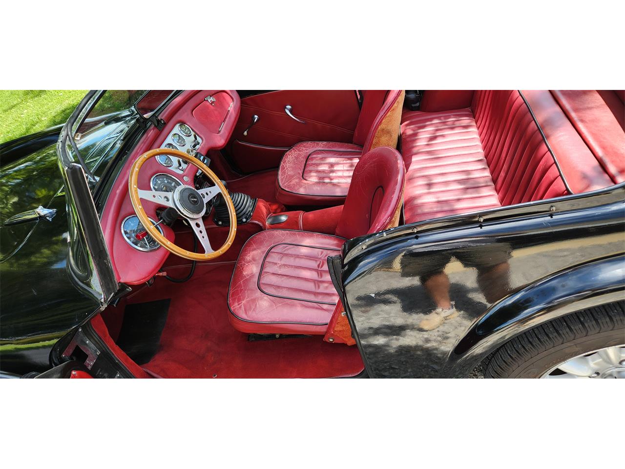Daimler-Sp250-1963-Black-Red-6