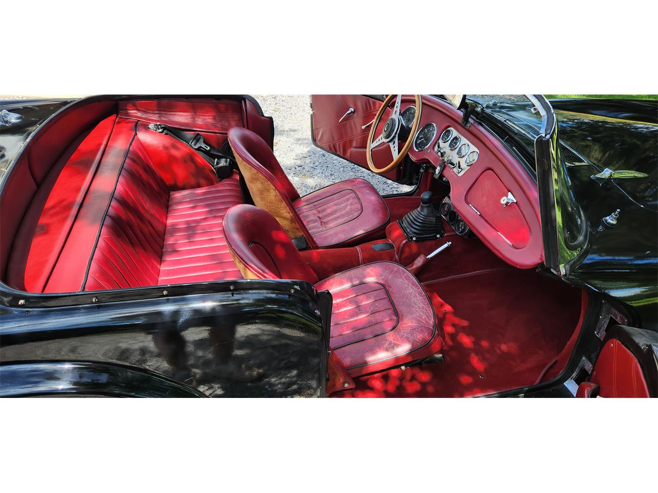 Daimler-Sp250-1963-Black-Red-7