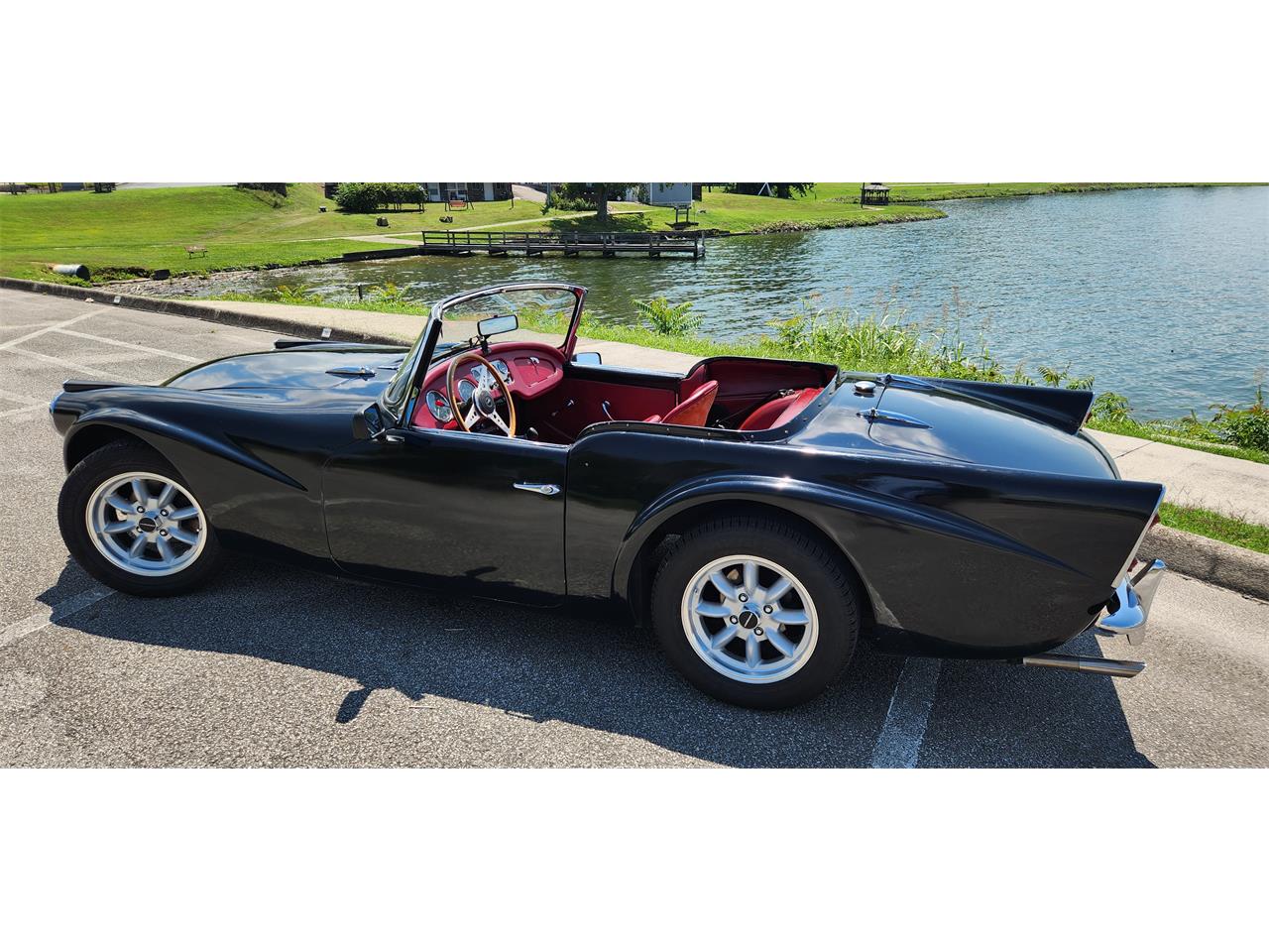 Daimler-Sp250-1963-Black-Red-8