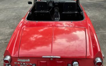 Datsun-1600-1970-red-3