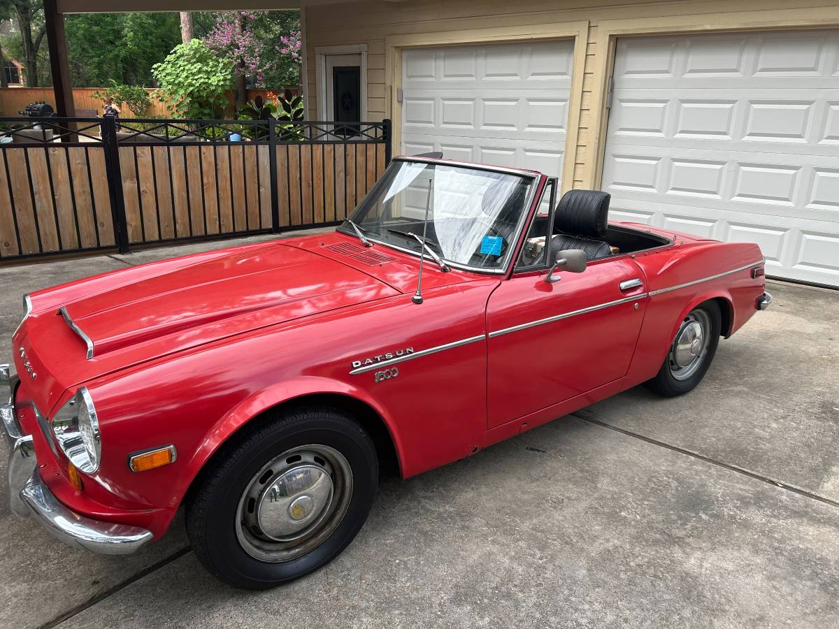 Datsun-1600-1970-red-7
