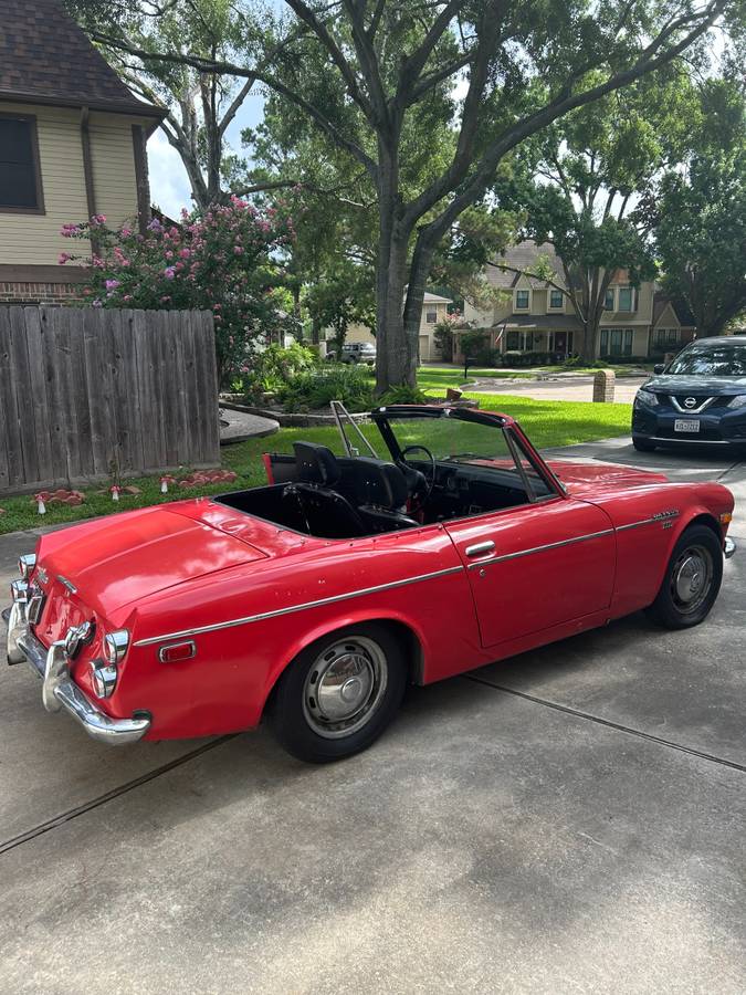 Datsun-1600-1970-red-8