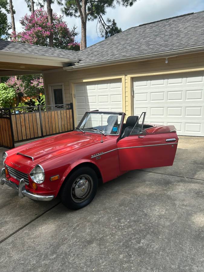 Datsun-1600-1970-red-9