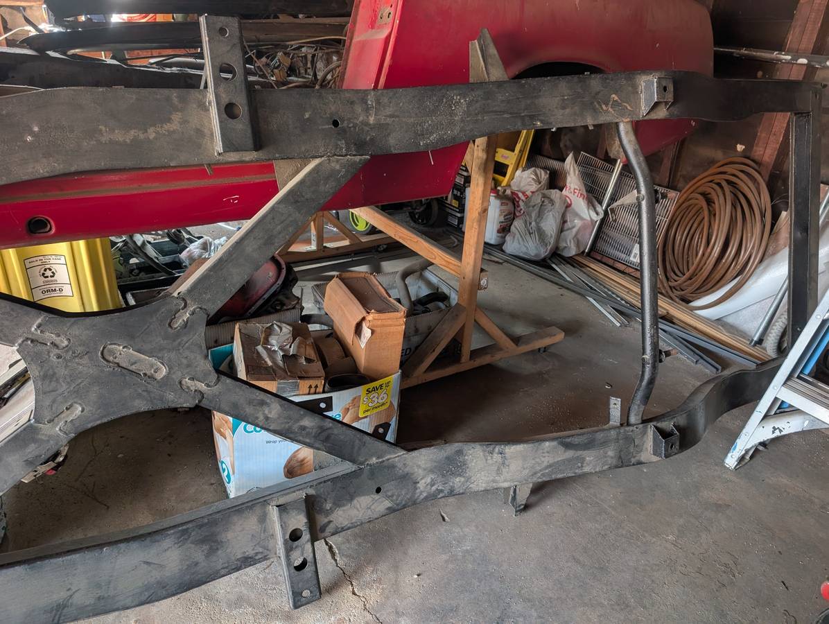 Datsun-1600-fairlady-1966-red-9