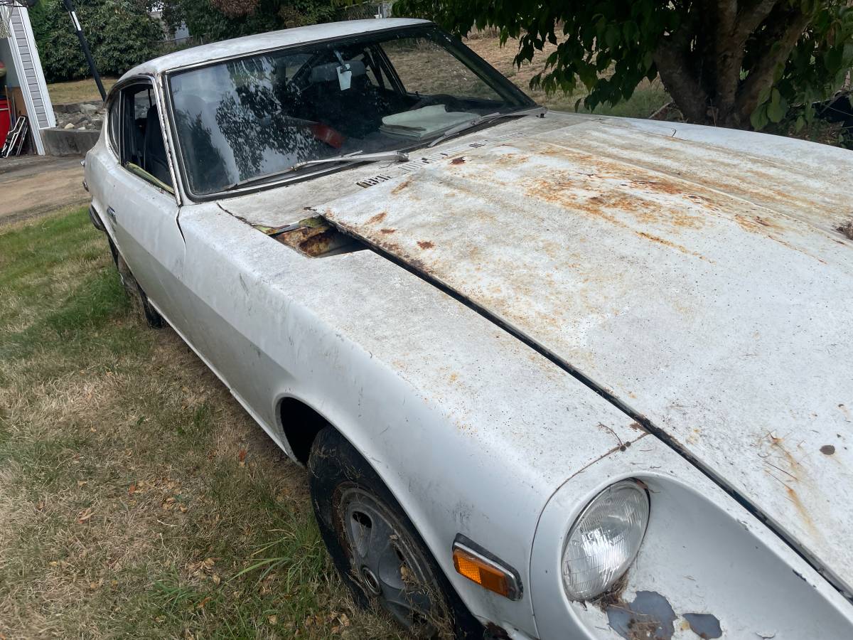 Datsun-240z-1970-white-1
