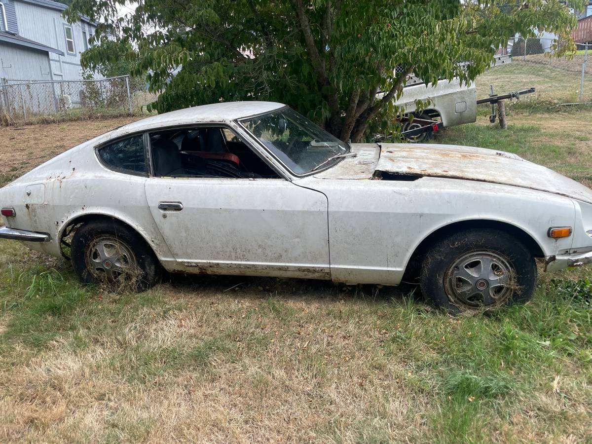 Datsun-240z-1970-white