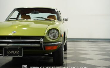 Datsun-240z-1972-Green-Metallic-Tan-29