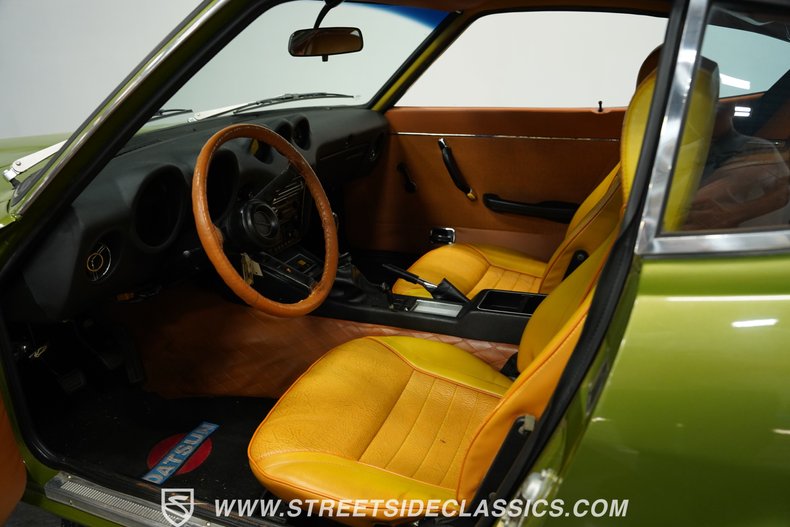 Datsun-240z-1972-Green-Metallic-Tan-3