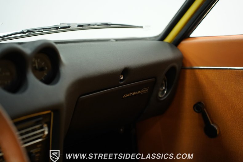 Datsun-240z-1972-Green-Metallic-Tan-45