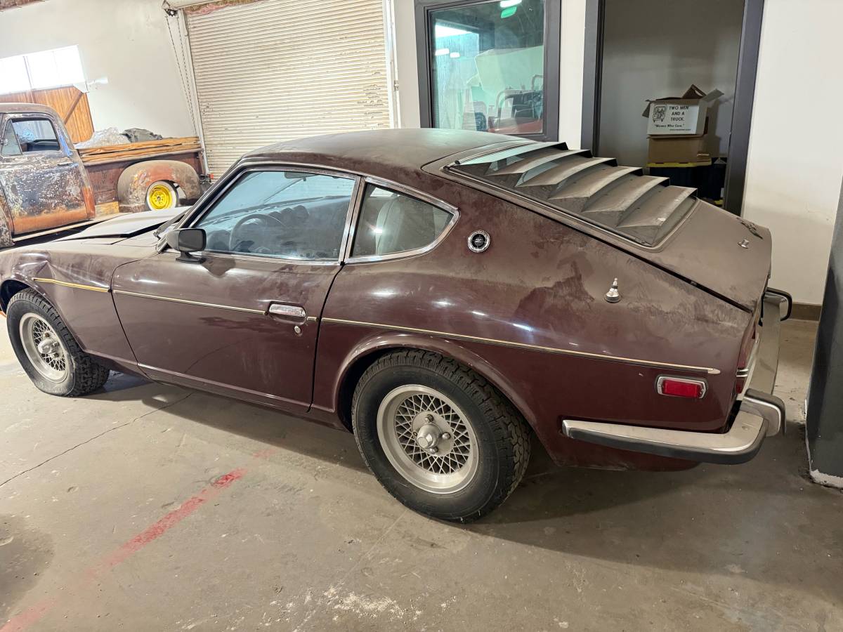Datsun-240z-1973-brown-1