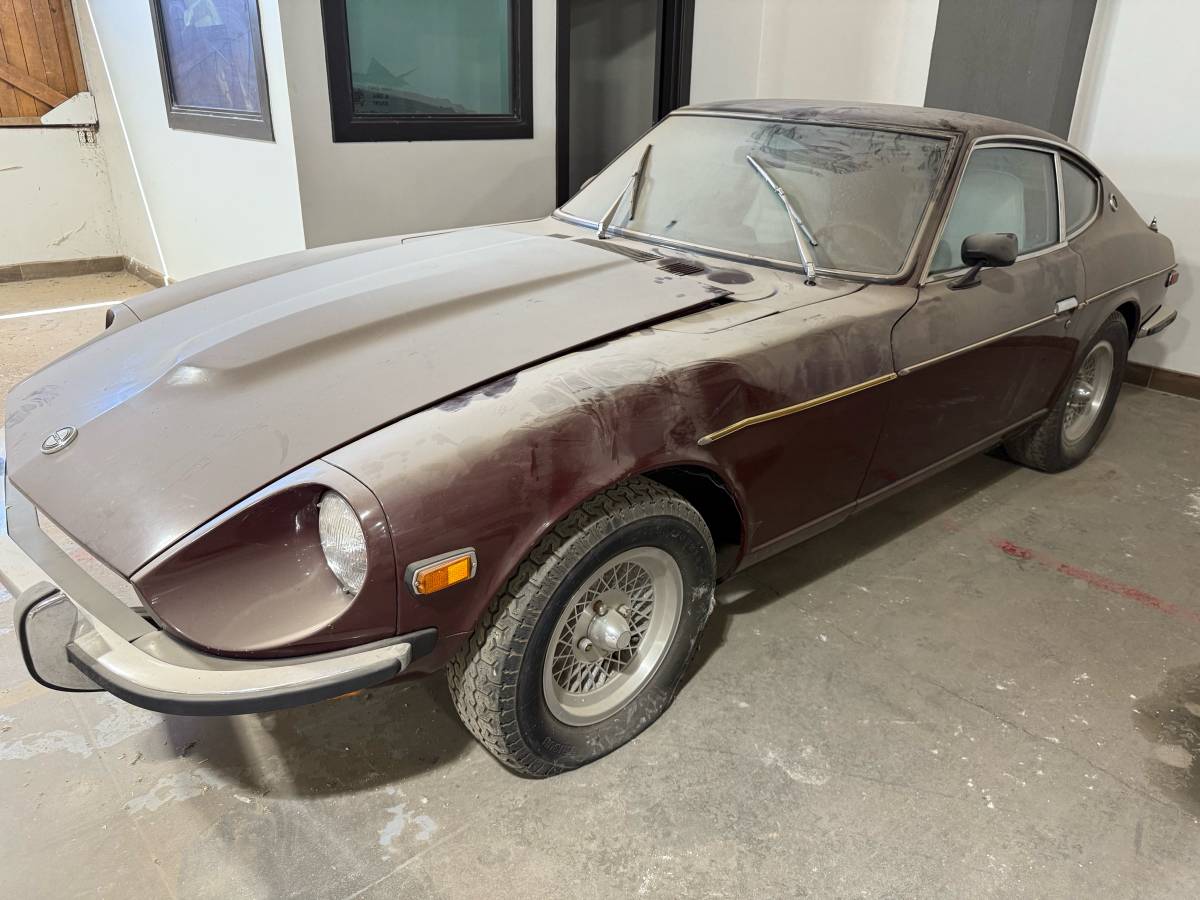 Datsun-240z-1973-brown-4