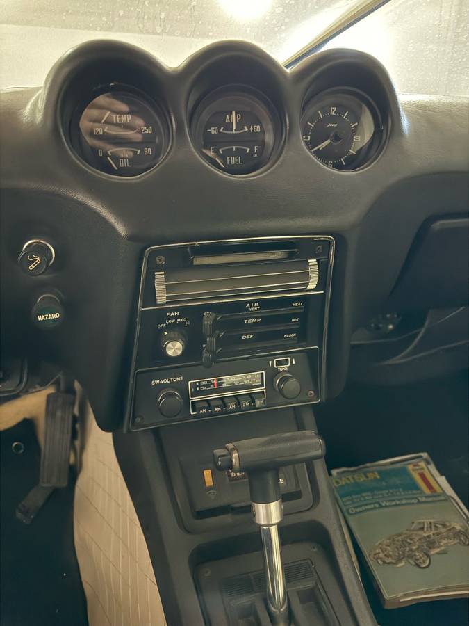 Datsun-240z-1973-brown-7