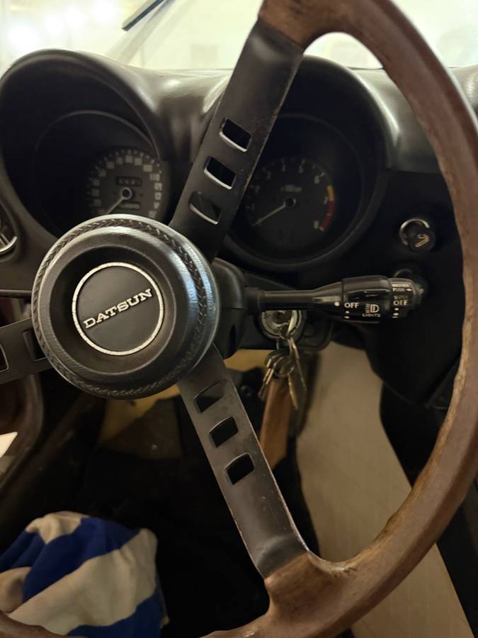 Datsun-240z-1973-brown-8