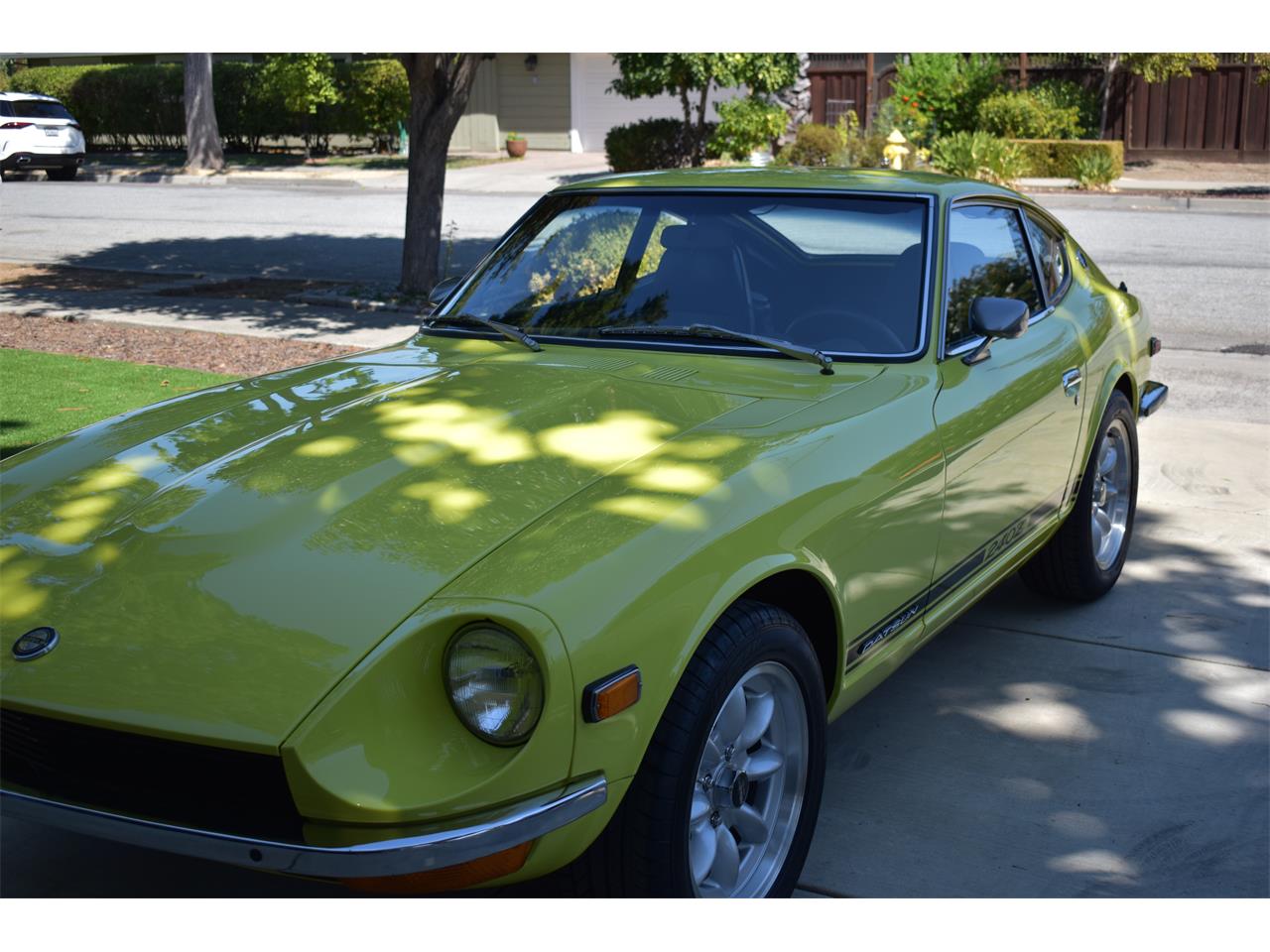 Datsun-240z-1973-lime-black-1