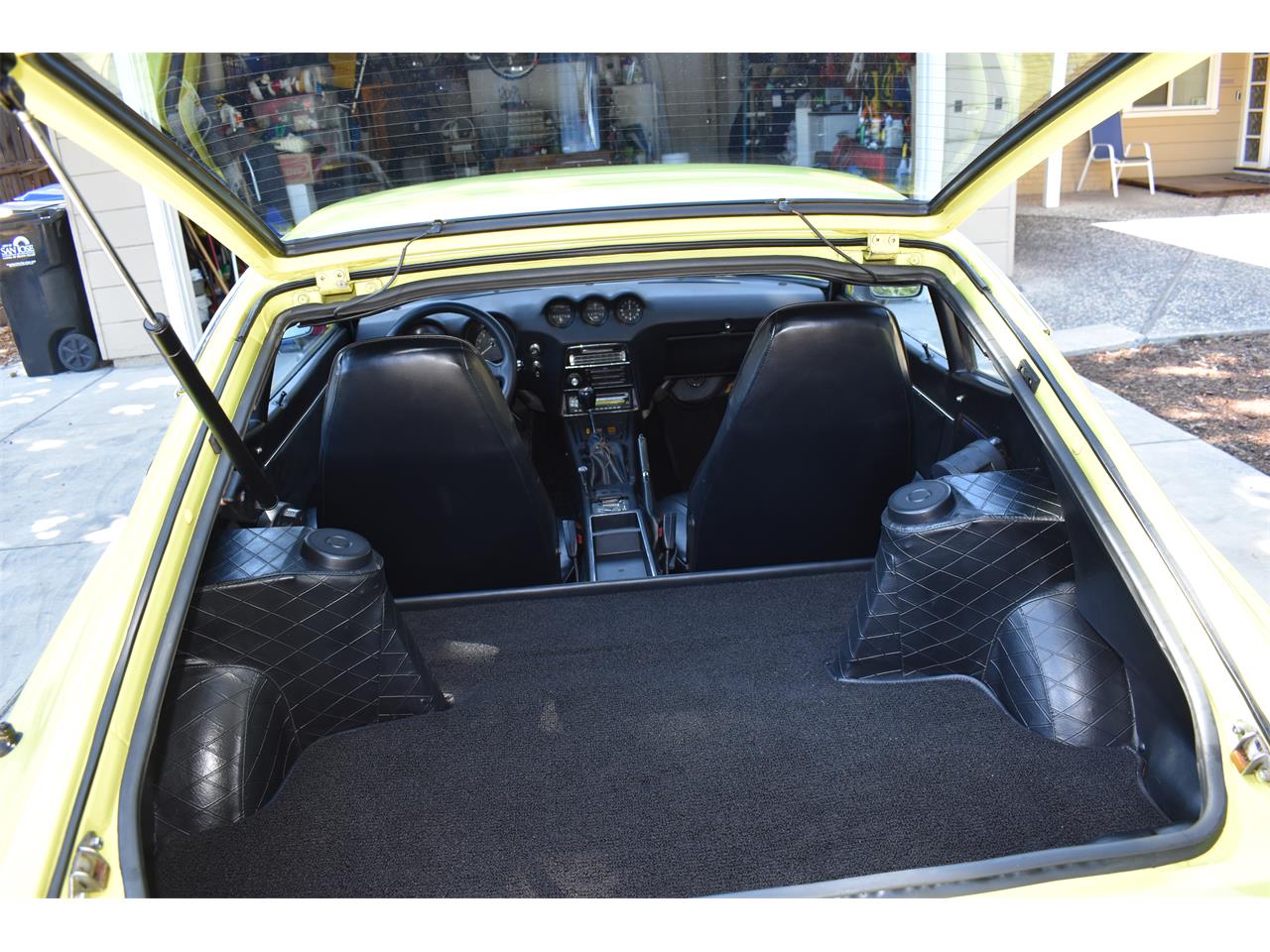 Datsun-240z-1973-lime-black-16