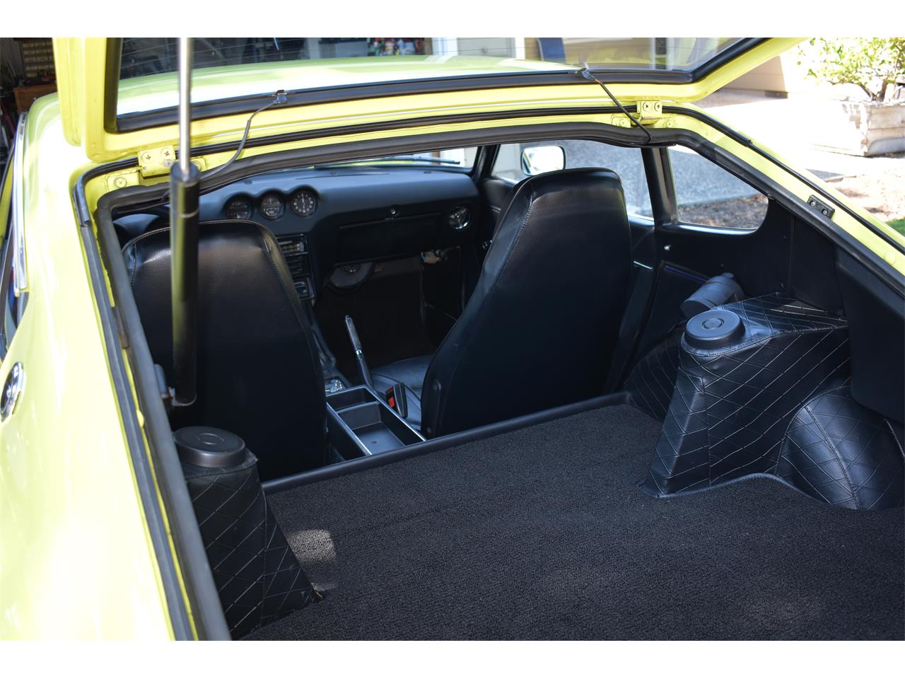 Datsun-240z-1973-lime-black-3