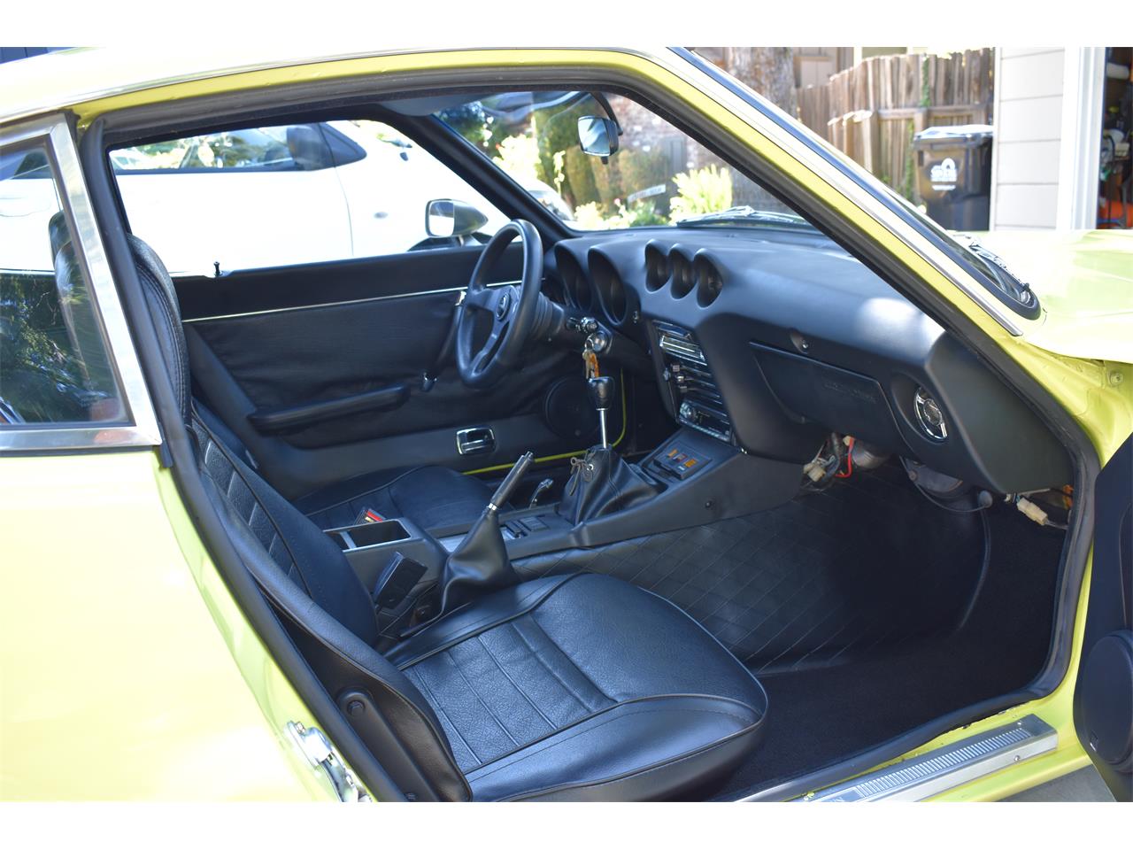 Datsun-240z-1973-lime-black-7