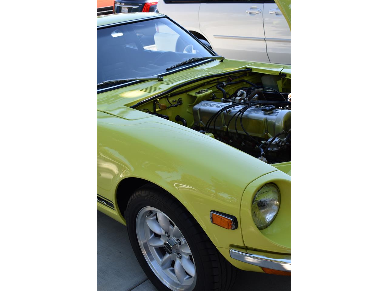 Datsun-240z-1973-lime-black-9