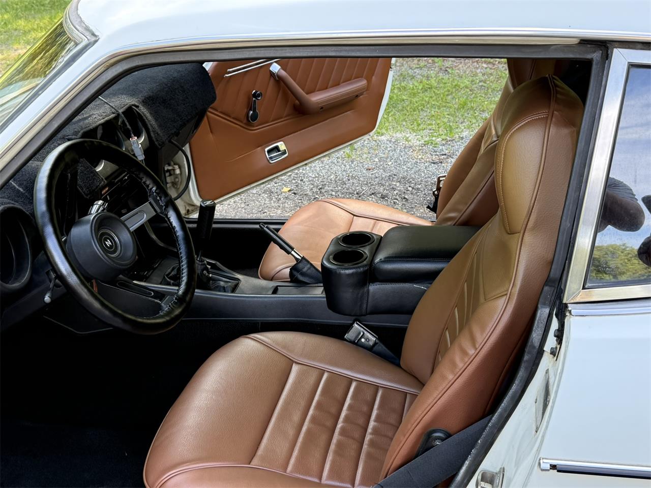 Datsun-280z-1977-White-Brown-black-10